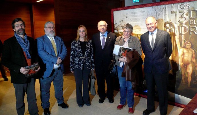 Exposición cueva del Sidrón, Ana González, Vicente Gotor 