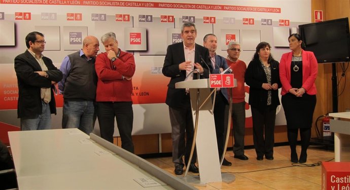 Villarrubia atiende a los medios ante  representantes de las OPA y Ana Sánchez