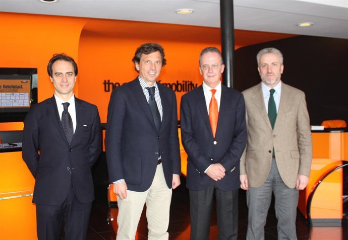 El alcalde de Palma visita la sede de Sixt rent a car