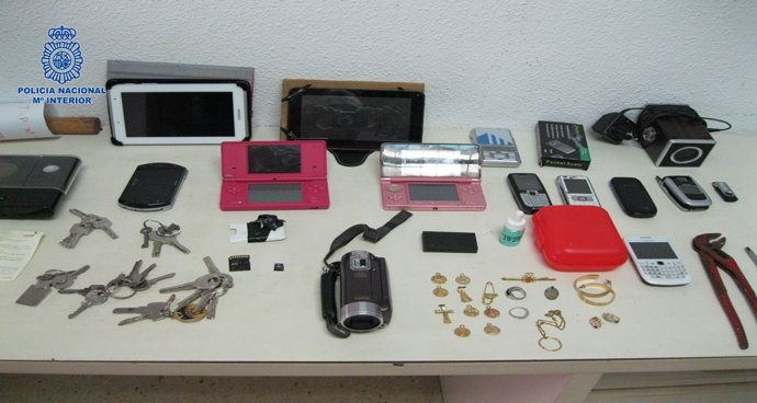 Algunos de los efectos intervenidos en la operación policial