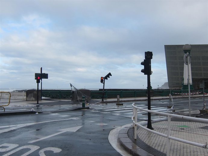 Puente del Kursaal durante el pasado temporal del 2 de febrero.