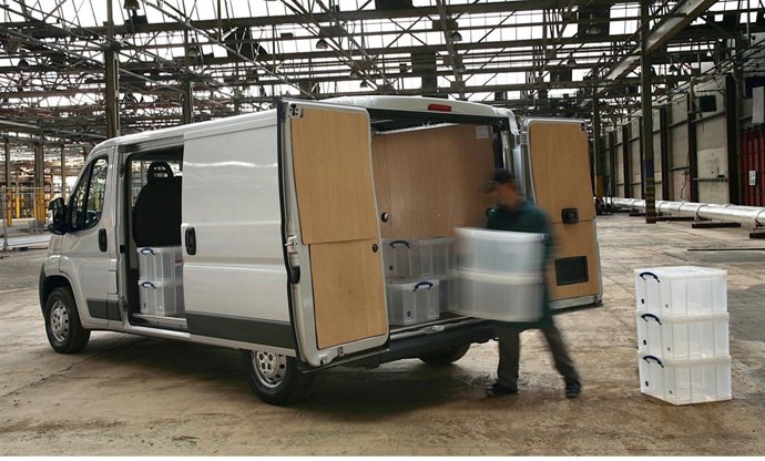 Vehículo comercial, repartidor, furgoneta