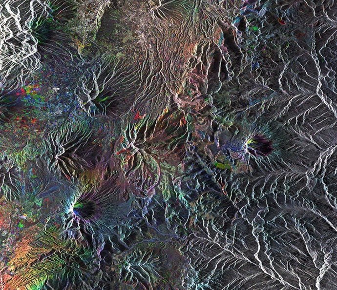 Satélite Envisat de la ESA muestra montañas al norte de Ecuador