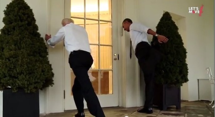 Barack Obama y Joe Biden en el vídeo de la campaña 'Lets move'.