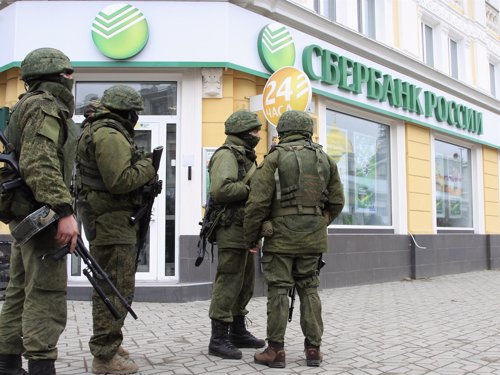 Hombres armados en Crimea