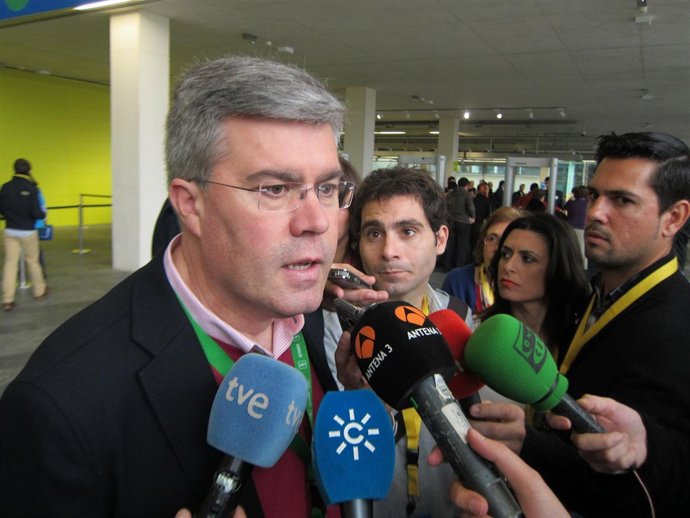 Fernández de Moya en atención a los medios