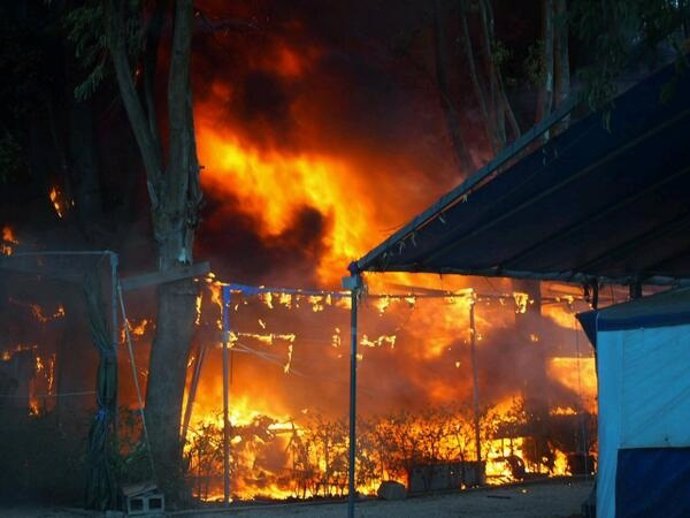 Incendio de caravanas en un camping del Mareny de Barraquetes