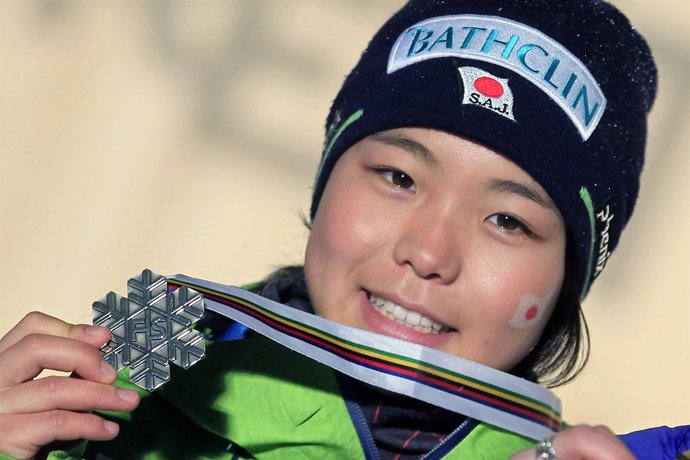 La japonesa Sara Takanashi, campeona de la Copa del Mundo en saltos de esquí