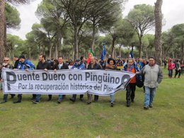 Movilización en Puente Duero por la dinamización del barrio y mantener Pingüinos
