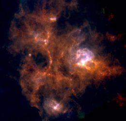 Guardería de estrellas NGC 7538 cerca de la Tierra