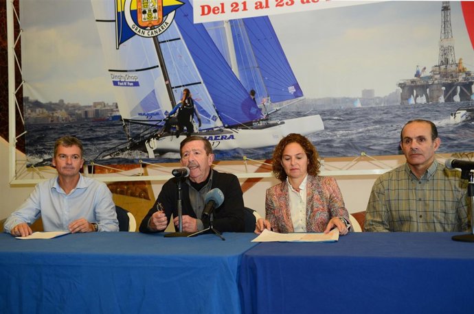 Óscar Bergasa y Mimi González, en el centro