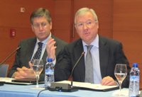 Bernal elude hablar de si volvería a la 'carrera sucesoria' y dice que hay un partido que "ha azuzado investigaciones"