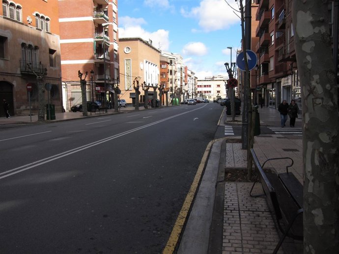 Imagen de Avenida de Navarra, con la antigua Comisaría al fondo