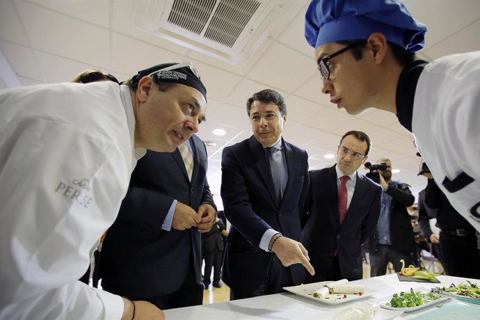 González con el alcalde de Móstoles durante la visita