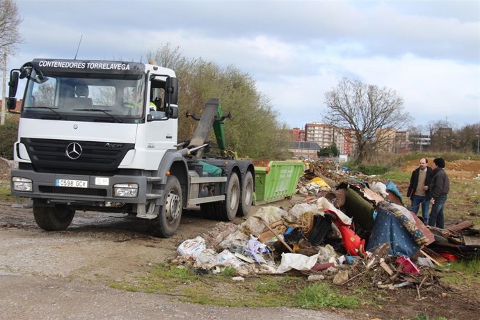 Vertedero incontrolado en Torrelavega 