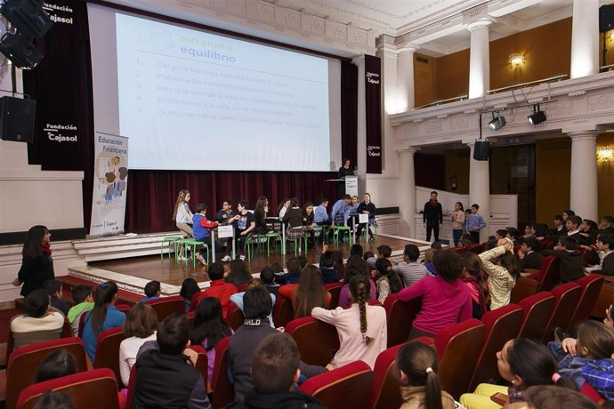 Fundación Cajasol reanuda el programa '¿Te salen las cuentas?'