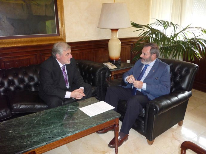 José María Navarro y Juan Lillo, durante la reunión sobre Andaltec.