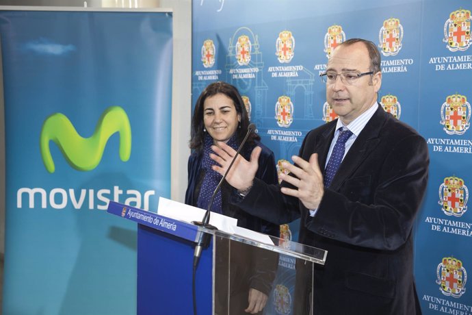 El alcalde presenta el despliegue de Movistar en Almería