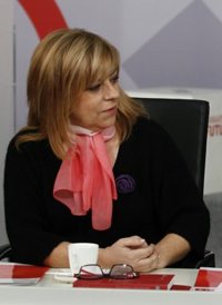 Valenciano emplaza a las mujeres a luchar por la igualdad y por su libertad, que el Gobierno quiere hacer "retroceder"