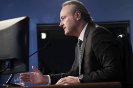 Alberto Fabra en rueda de prensa, en imagen de archivo.