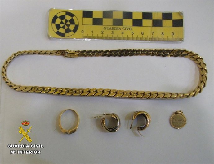 Joyas recuperadas por la Guardia Civil en Cenicero