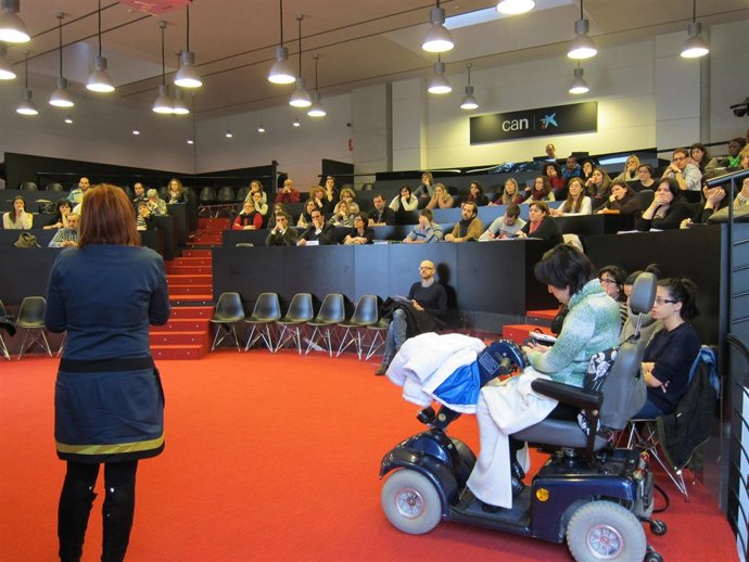 La Caixa presenta a las organizaciones sociales la convocatoria de ayudas 