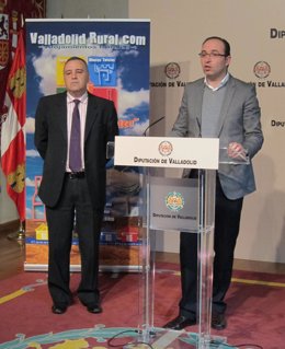 Luis Chico (izq), con el diputado de Turismo, Víctor Alonso, en la presentación 