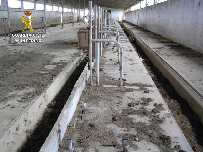 Detenidos dos hombres por robar estructuras metálicas.