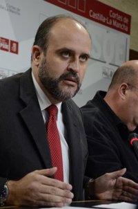 PSOE "acata pero no comparte" la sentencia del TC que no admite el recurso contra la supresión de sueldos de diputados