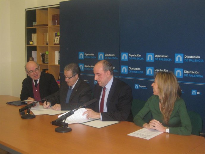 Firma del convenio entre la Diputación y la Institución Tello Téllez