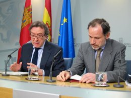 De Santiago-Juárez y Pérez Renovales, tras el encuentro en Valladolid.