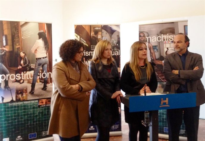 Inauguración de la muestra de Famsi en Huelva contra la trata de personas. 