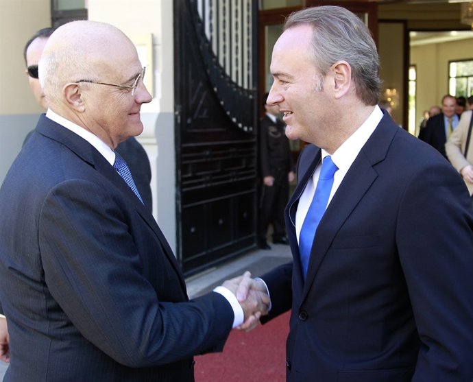 Saludo entre Oliu (Sabadell) y Alberto Fabra.