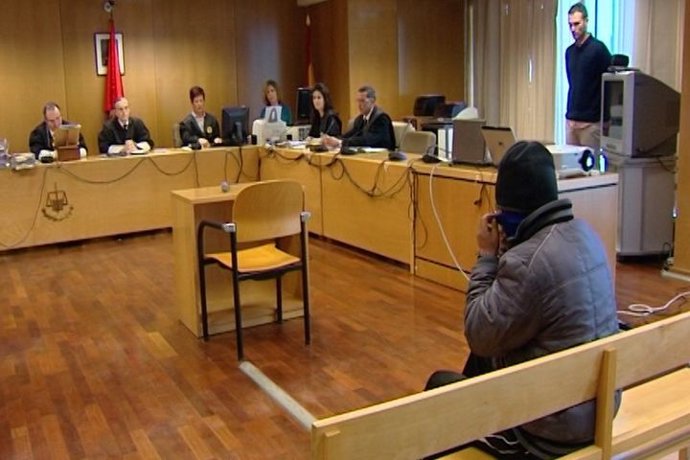 Juzgan al acusado de arrojar a dos niños a un pozo