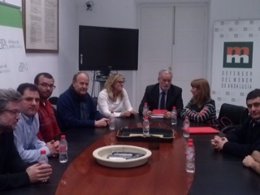 Reunión de PSOE de Úbeda y trabajadores de Emdesau con Jesús Maeztu