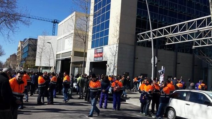 Trabajadores de Alstom se manifiestan en las oficinas del 22@ de Barcelona