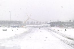 Tormenta de nieve en aeropuerto de Dulles en Washington