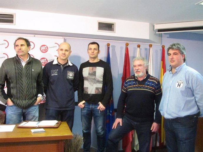 Representantes sindicales de los bomberos profesionales de Cantabria