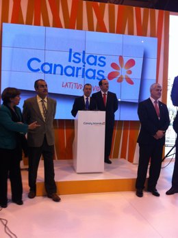 Paulino Rivero en la inauguración del 'stand' de Canarias en Fitur