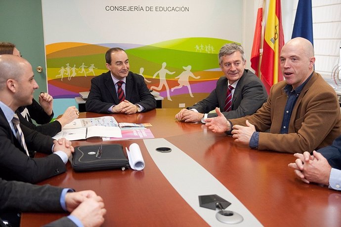 Reunión del consejero con el presidente de la Federación Española de Natación