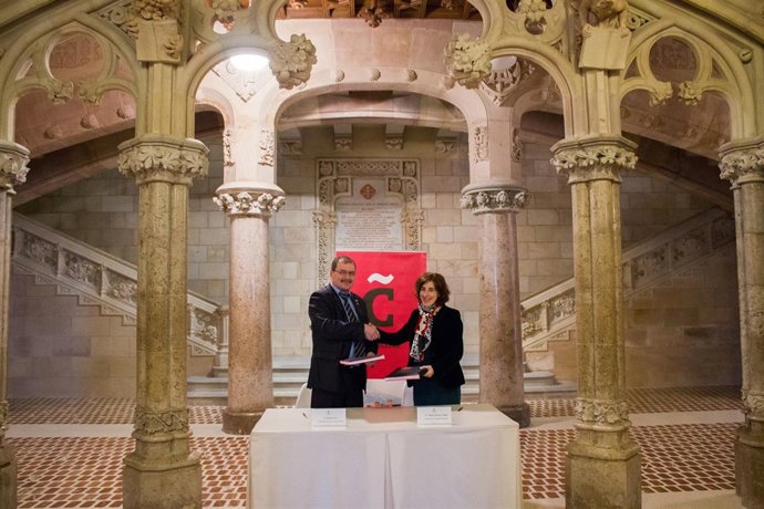 Firma del convenio con la Universidad Estatal del Suroeste de Rusia