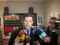 Besteiro dice que el PSdeG "apartaría" a los "concejales y alcalde" de Santiago y pide explicaciones a Feijóo