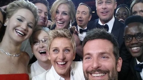 El 'selfie' de los Oscar un éxito en Twitter