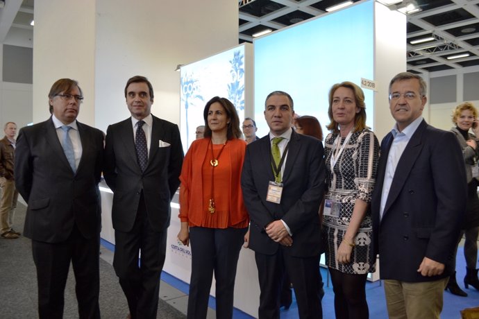 Bendodo en la ITB 2014 con la secretaria de Estado de Turismo, Isabel Borrego