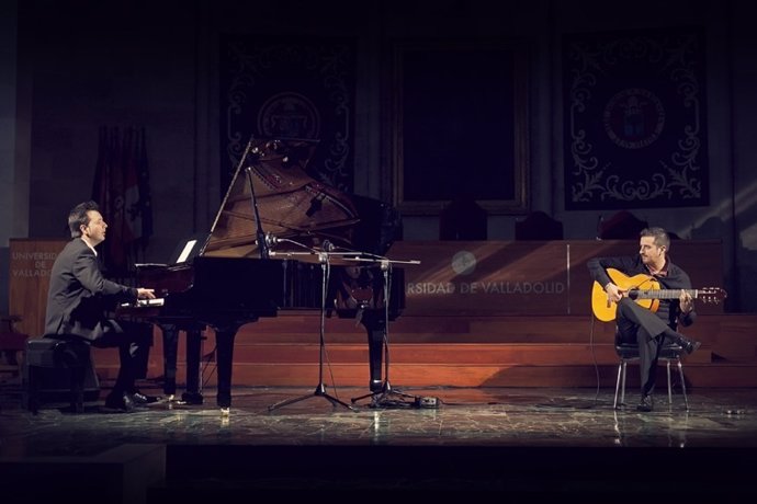 'Al Aire', Con Raúl Olivar A La Guitarra Y Miguel Ángel Recio Al Piano
