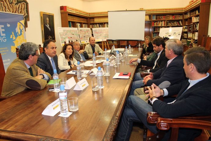Reunión de Carmen Crespo y la CHG con alcaldes del Aljarafe