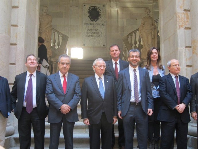 El portavoz del PSC en el Parlament M.Lucena en almuerzo-coloquio