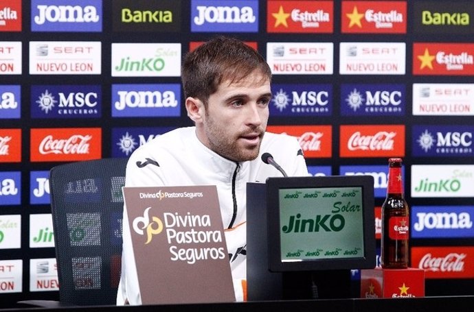 Míchel, jugador del Valencia, en rueda de prensa