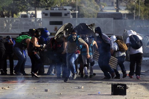 Disturbios entre manifestantes antigubernamentales y la Guardia en Venezue