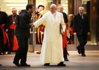 El Papa Francisco ve "ofensivo" que se le pinte como "una especie de Supermán"